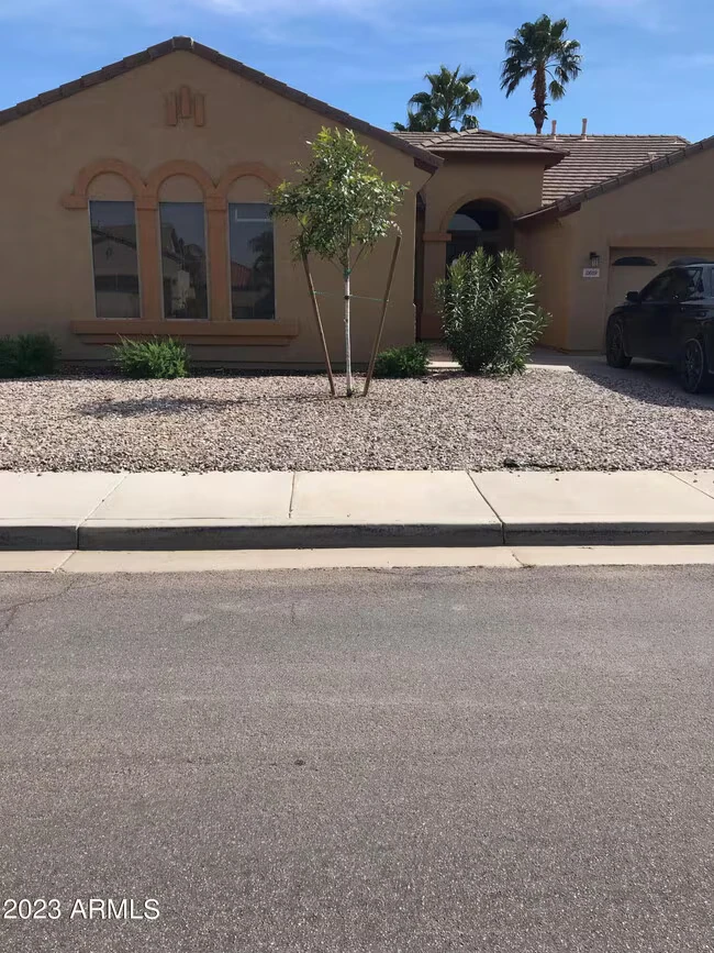 2619 E Hazeltine Way Chandler, AZ 85249 photo 2