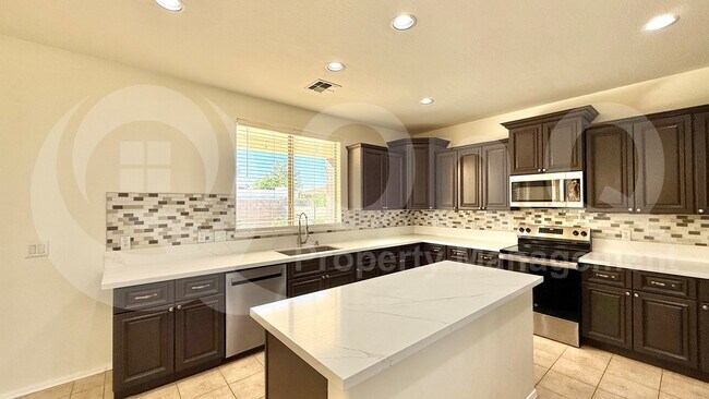 4043 W Aire Libre Ave Phoenix, AZ 85053 photo 3
