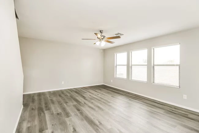 2236 E Spruce Dr Chandler, AZ 85286 photo 4