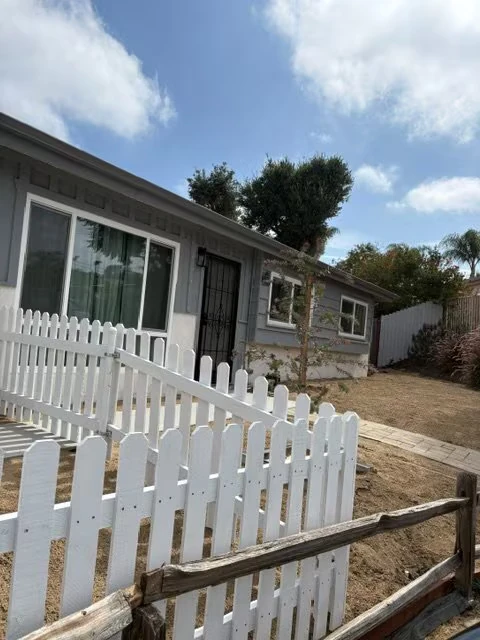 812 Duo Ct Vista, CA 92084