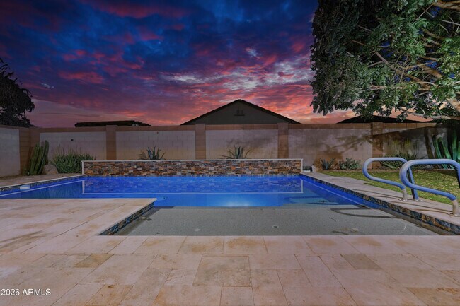 15869 W Mauna Loa Ln Surprise, AZ 85379 photo 2