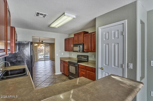 25244 W LA MONT Avenue photo 5