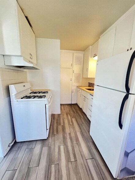 4064 Oakcrest Dr San Diego, CA 92105 photo 3