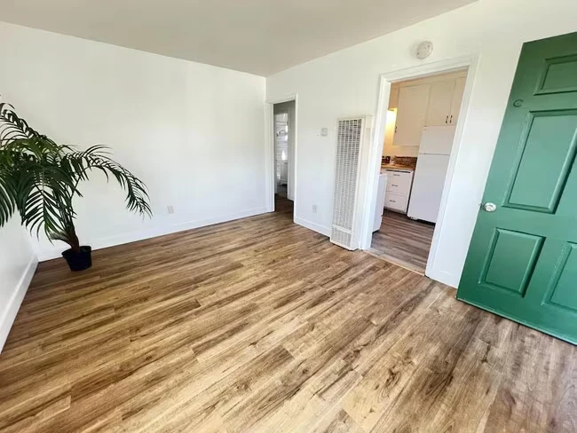 4064 Oakcrest Dr San Diego, CA 92105