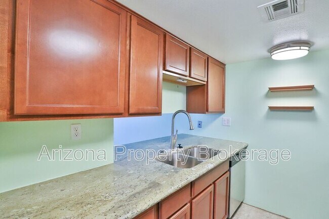 3033 E Devonshire Ave Phoenix, AZ 85016 photo 3