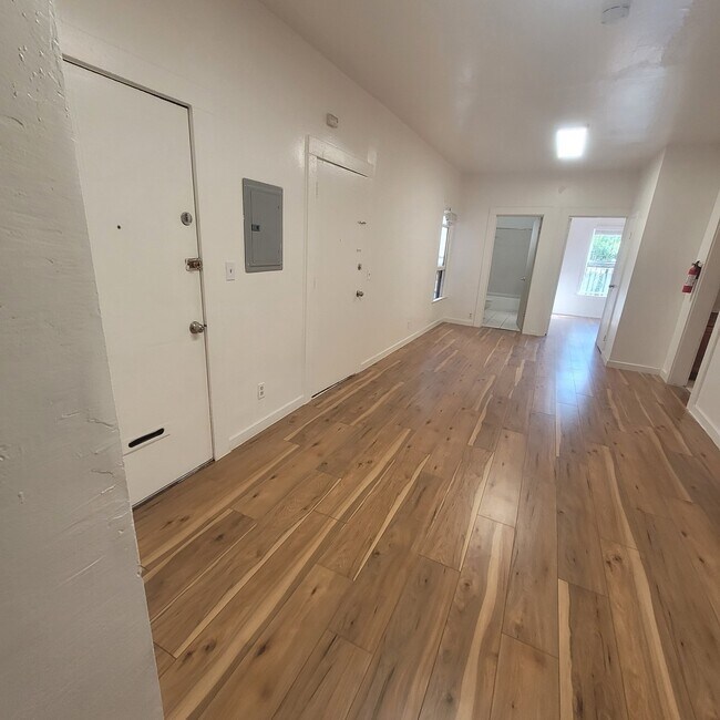 635 10th St Oakland, CA 94607 photo 5
