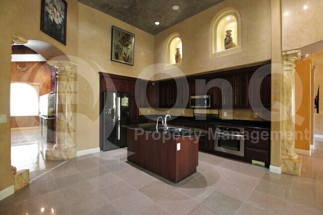 15118 E Camelview Dr Fountain Hills, AZ 85268 photo 3