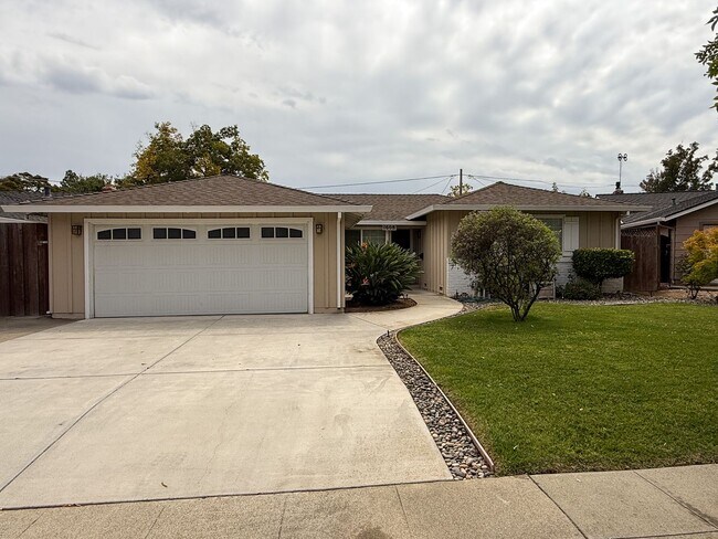 1608 Ronald Ct photo 2