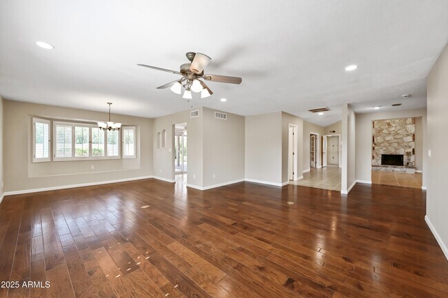 324 W Willow Ave Phoenix, AZ 85029 photo 4