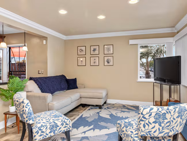 244 S Horne St Oceanside, CA 92054 photo 2