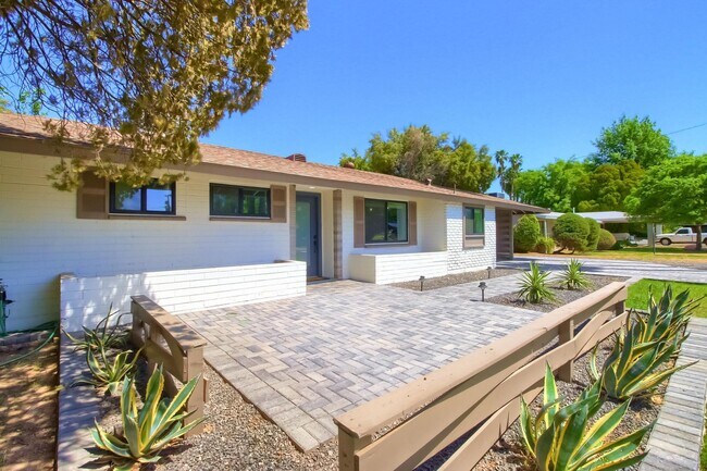 3 Bedroom single family home in Phoenix photo 4