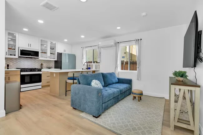 4241 Cherokee Ave San Diego, CA 92104 photo 2