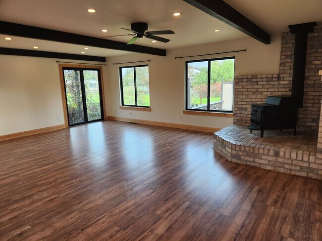 985 Gumview Rd Windsor, CA 95492 photo 5