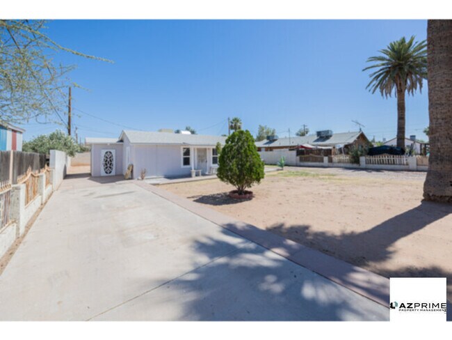2830 E Sheridan St Phoenix, AZ 85008 photo 3
