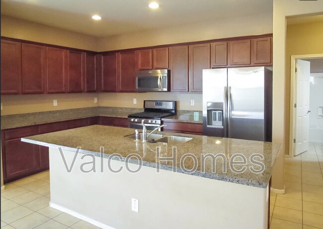 5 Bed And 3 Baths In Gilbert photo 3