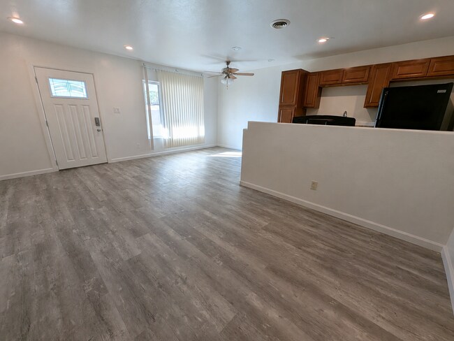 1418 S Stanley Pl photo 2