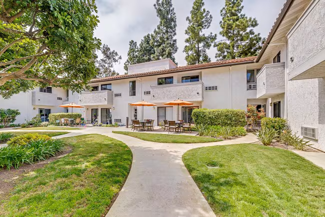 Encinitas Senior Living - 55+ Active Adult Apartments photo 5