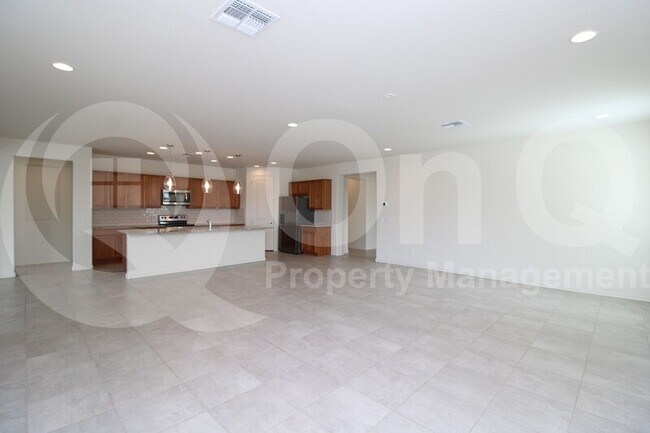 5866 N 86th Ln Glendale, AZ 85303 photo 5