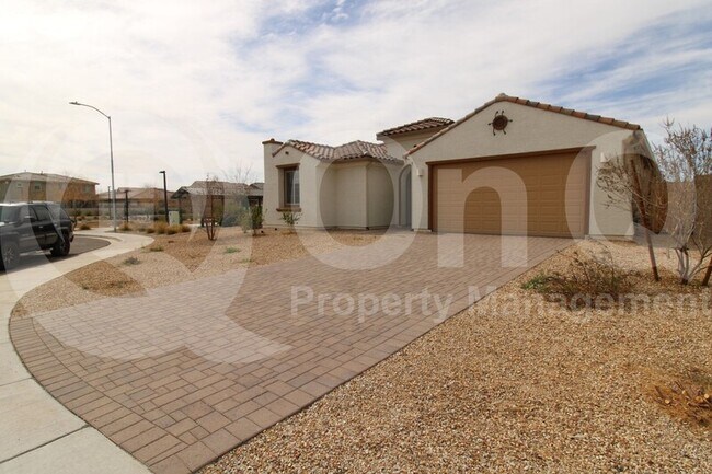 5866 N 86th Ln Glendale, AZ 85303 photo 2