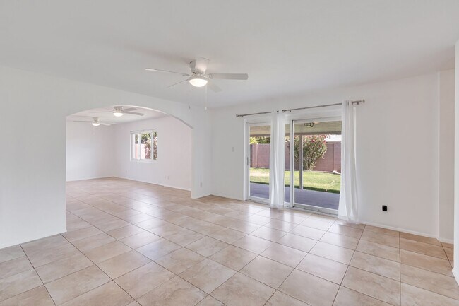8513 E Rancho Vista Dr photo 5