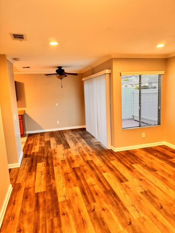 3451 Seabreeze Walk photo 2