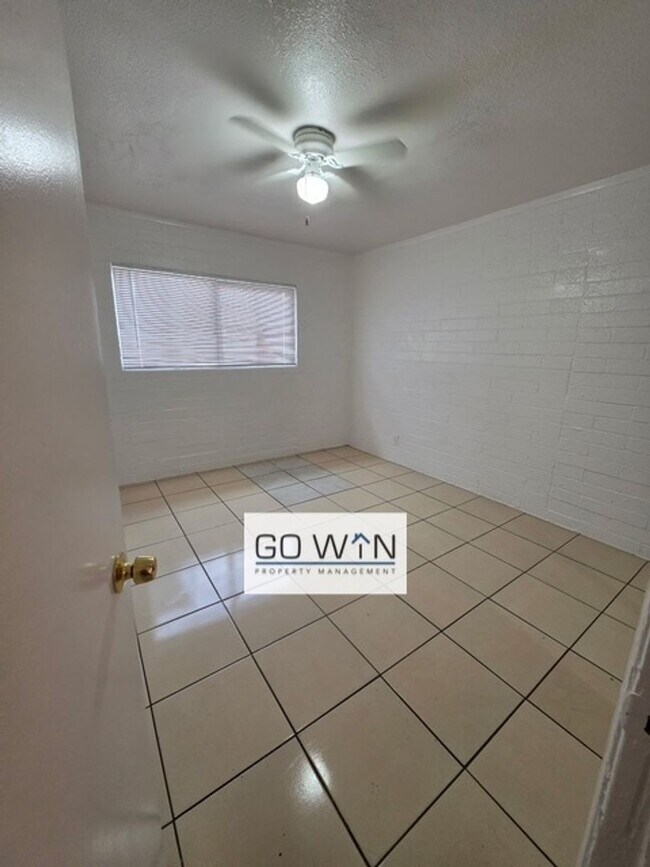 9837 N 11th Ave Phoenix, AZ 85021 photo 2