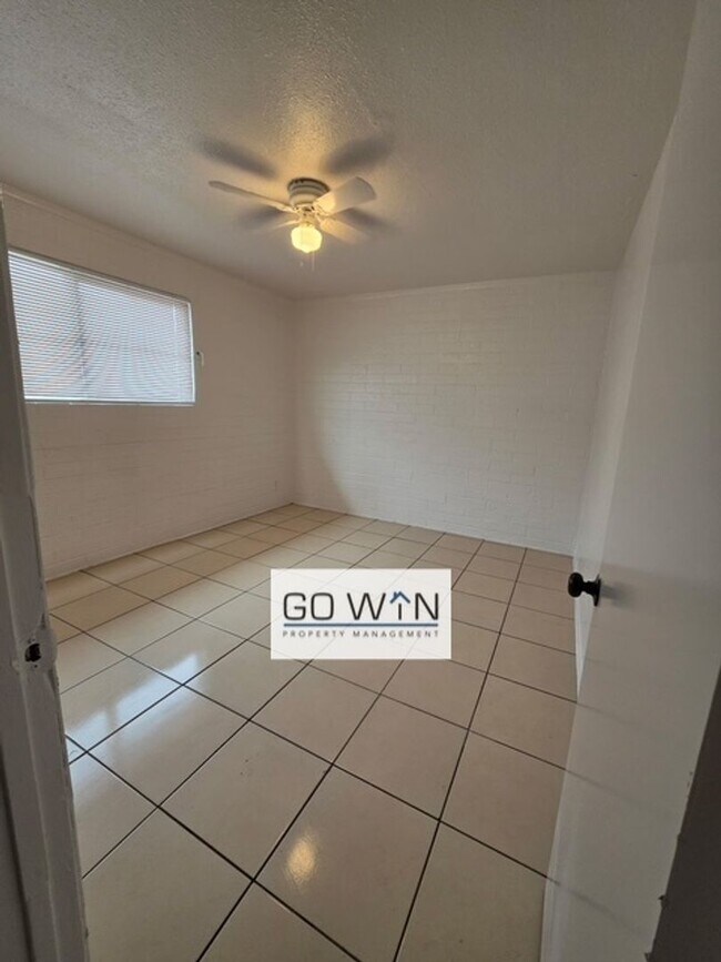 9837 N 11th Ave Phoenix, AZ 85021 photo 4