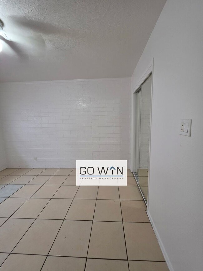 9837 N 11th Ave Phoenix, AZ 85021 photo 3