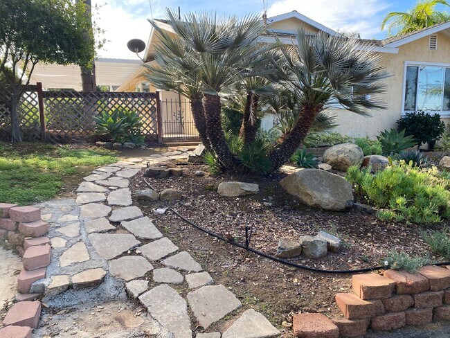 2033 Alessandro Trail Vista, CA 92084 photo 5