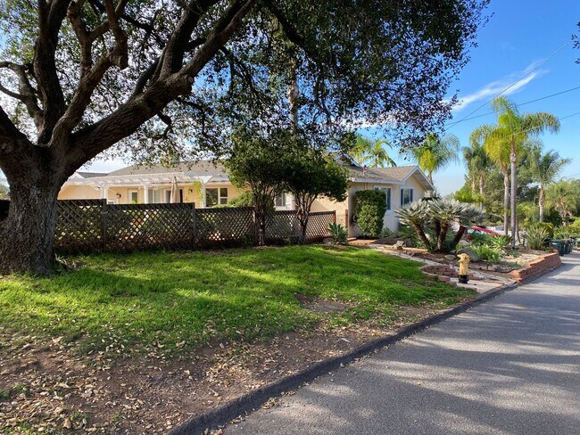2033 Alessandro Trail Vista, CA 92084 photo 4