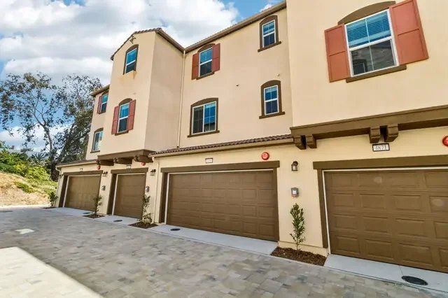 4899 Merida Way Oceanside, CA 92057 photo 3