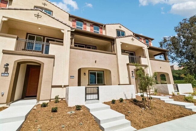 4899 Merida Way Oceanside, CA 92057 photo 2