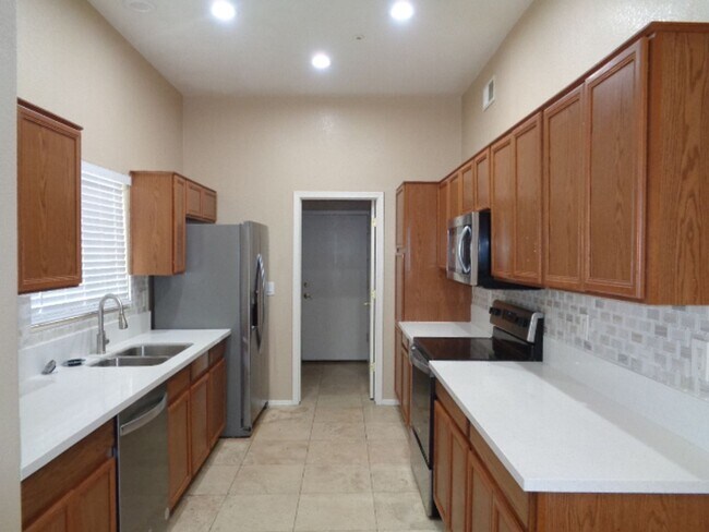 8054 W Zoe Ella Way Peoria, AZ 85382 photo 2