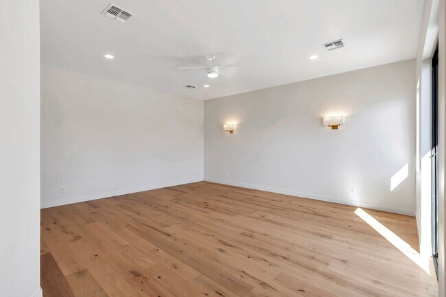 4410 E Turney Ave Phoenix, AZ 85018 photo 5