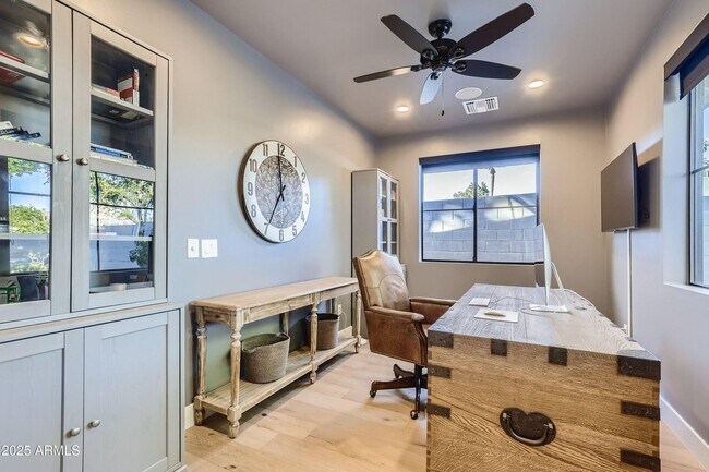 3442 N 40th Pl Phoenix, AZ 85018 photo 4