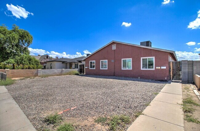 1501 E Roosevelt St Phoenix, AZ 85006 photo 3