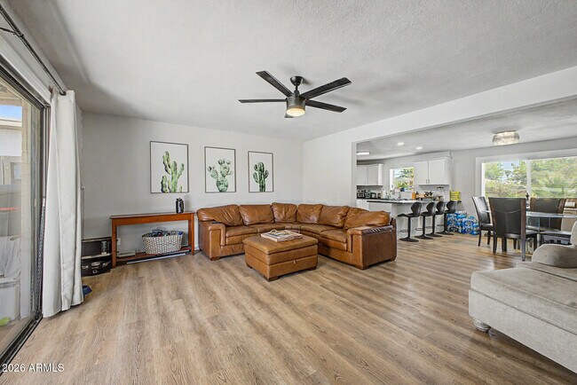 2208 W San Miguel Ave Phoenix, AZ 85015 photo 5