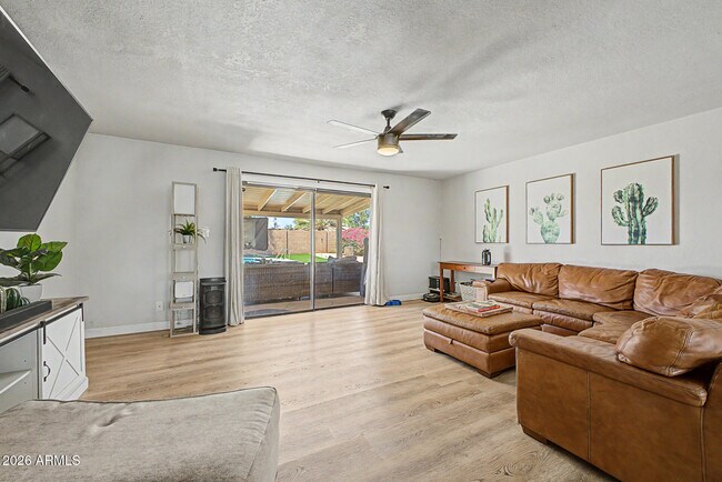 2208 W San Miguel Ave Phoenix, AZ 85015 photo 4