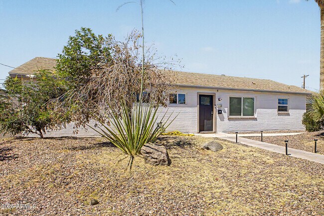 2208 W San Miguel Ave Phoenix, AZ 85015 photo 3