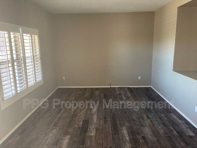 23073 N 105th Dr Peoria, AZ 85383 photo 2