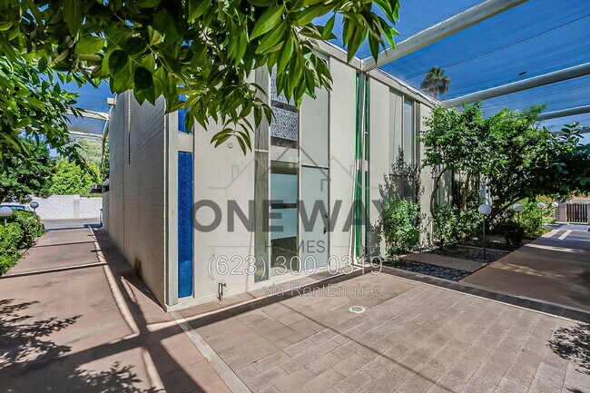 4411 N 40th St Phoenix, AZ 85018 photo 4