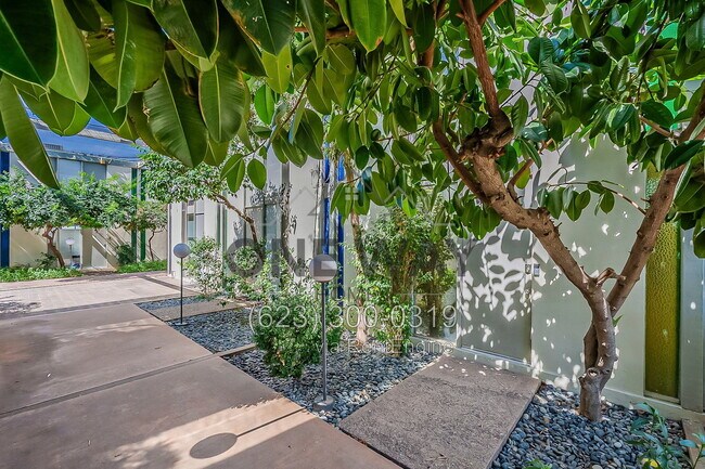 4411 N 40th St Phoenix, AZ 85018 photo 2