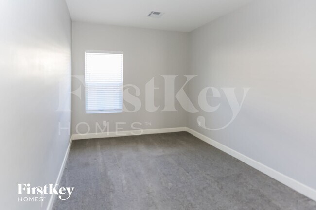 905 E Fremont Rd Phoenix, AZ 85042 photo 5