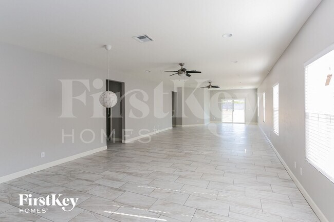 905 E Fremont Rd Phoenix, AZ 85042 photo 2