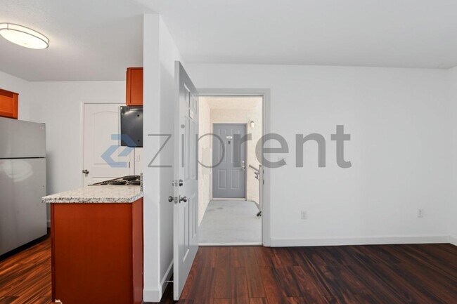 Unit B205 photo 3