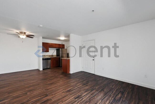 Unit B205 photo 5
