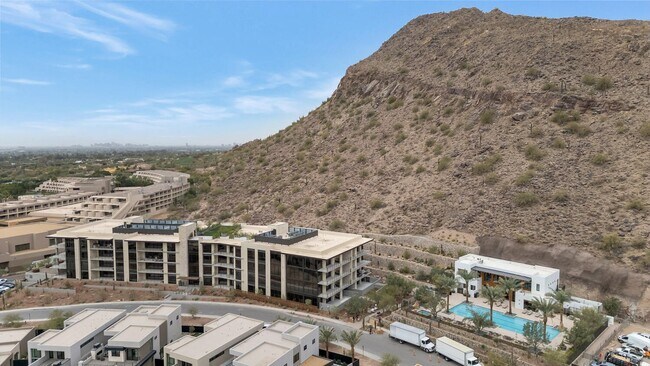 5000 Camelback Ridge Rd Scottsdale, AZ 85251 photo 2