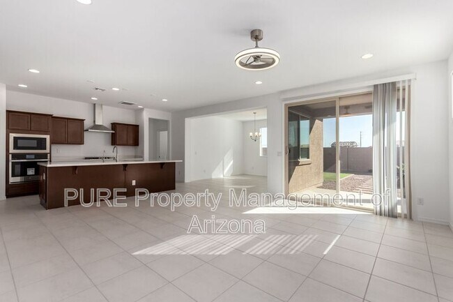 16767 W Yucatan Dr Surprise, AZ 85388 photo 2