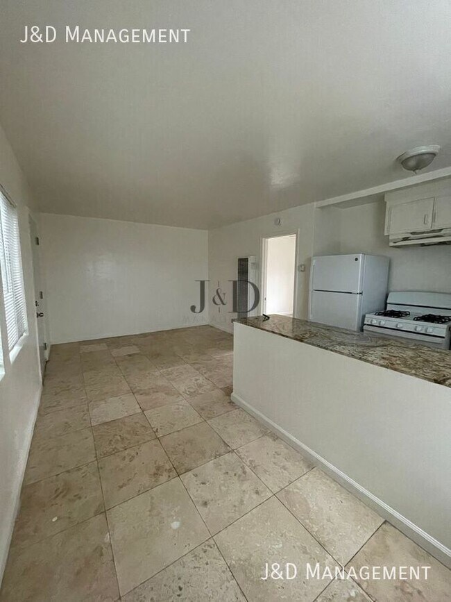 4377 41st St San Diego, CA 92105 photo 2