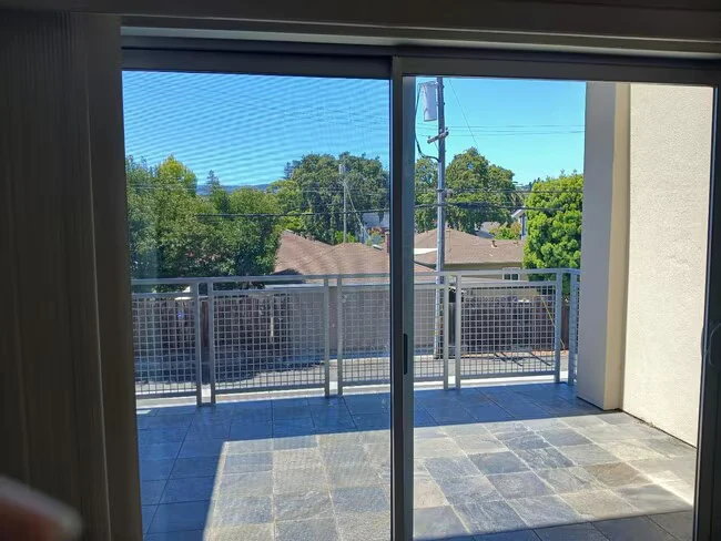 1580 Laurel St San Carlos, CA 94070 photo 5